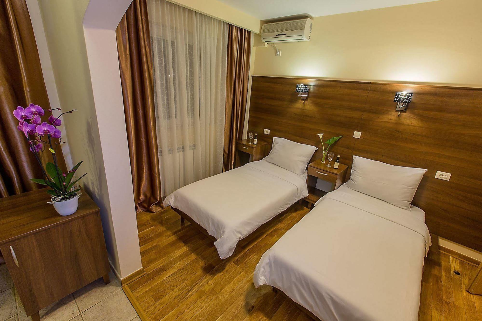 Hotel M Podgorica Exterior photo