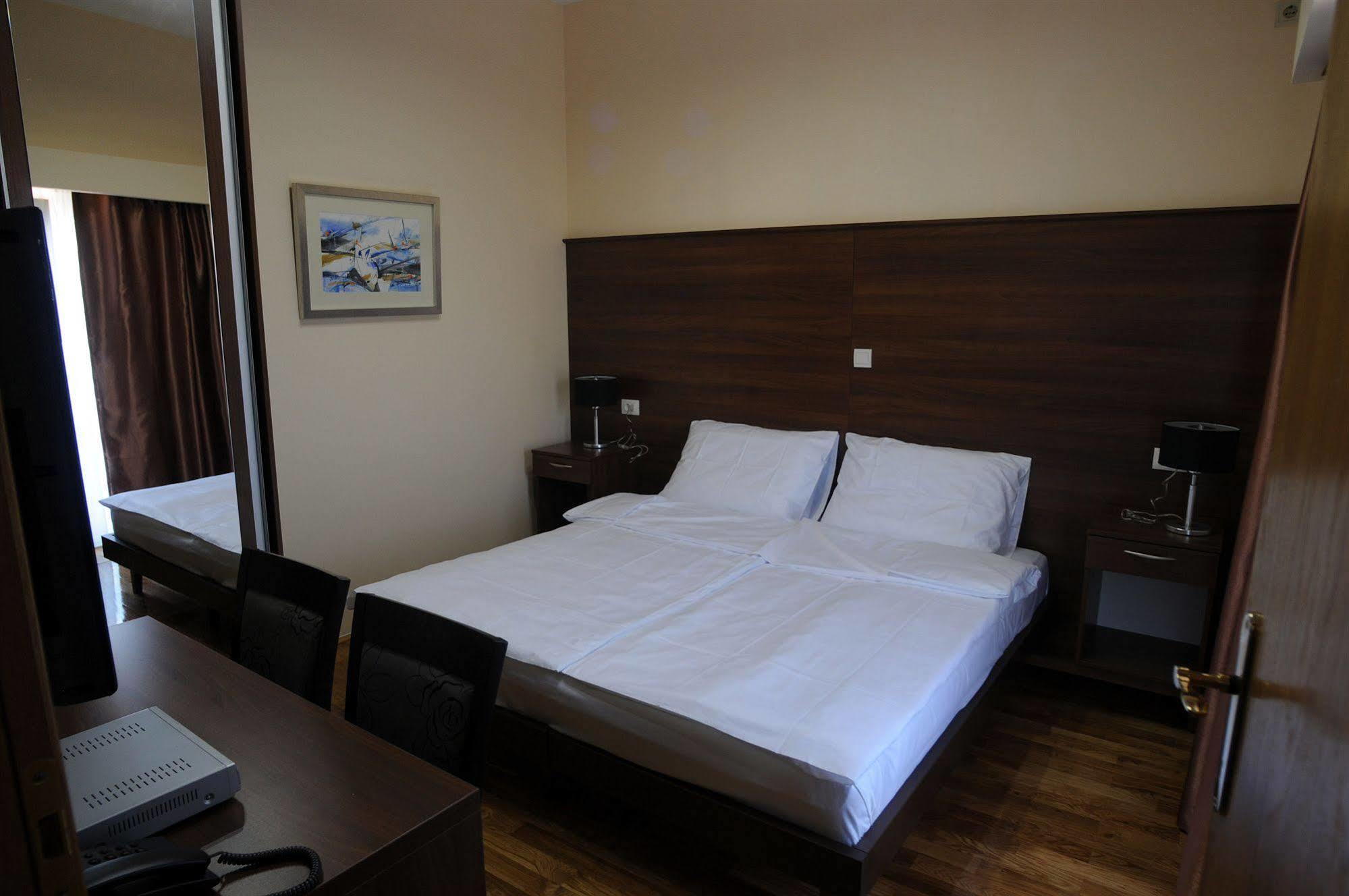 Hotel M Podgorica Exterior photo